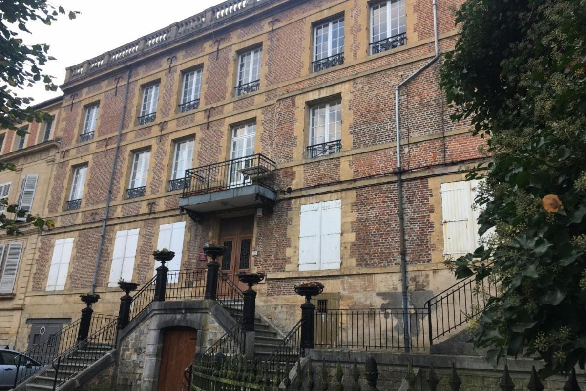 Chambre D'Hote Du Quai Rimbaud ชาร์เลอวิลล์-เมซิแยร์ ภายนอก รูปภาพ