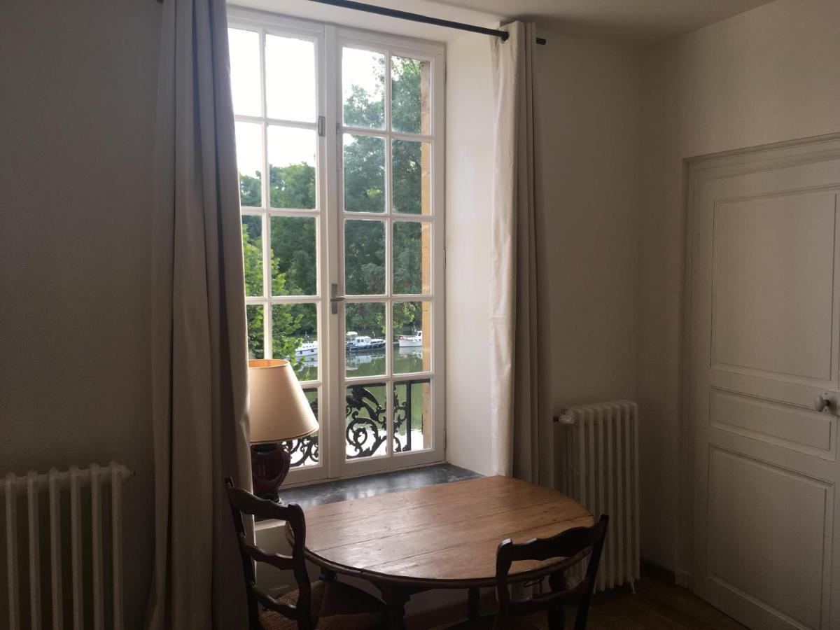 Chambre D'Hote Du Quai Rimbaud ชาร์เลอวิลล์-เมซิแยร์ ภายนอก รูปภาพ